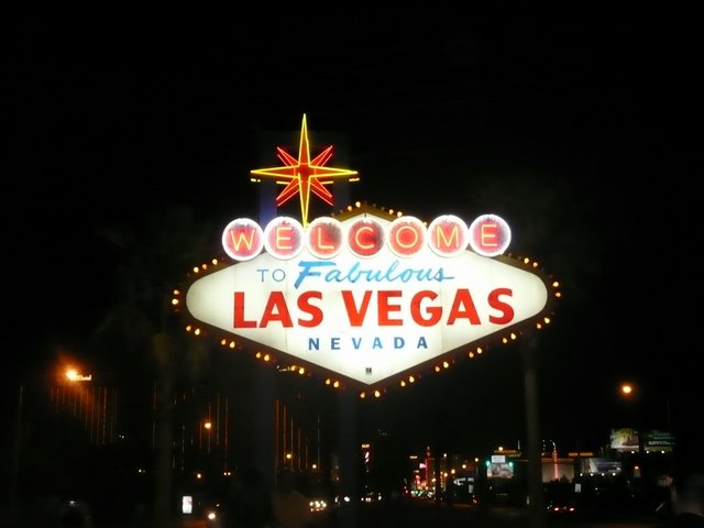 welcome to fabulous las vegas sign at night. Welcome to Fabulous Las Vegas