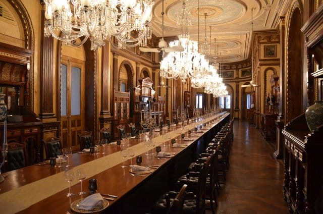 The dining table seats 101 guests making it the world's longest