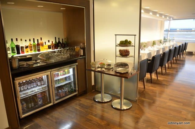 How to Get into Airline Club Lounges without Becoming a Member