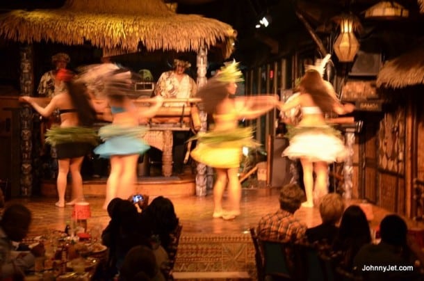 Mai-Kai dancers