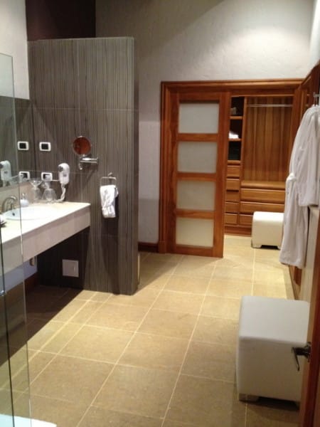 Hotel Visus bathroom