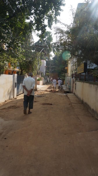The dusty road to Siva Sannidhi