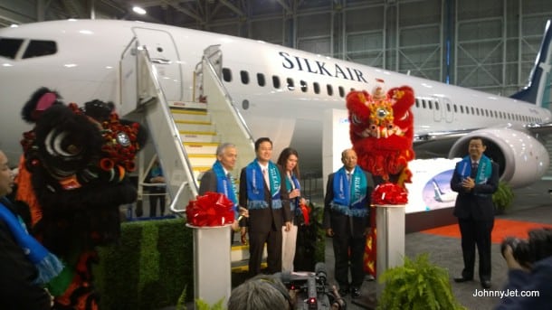 SilkAir and Boeing executives cutting the ribbon of SilkAir's first 737-800 plane