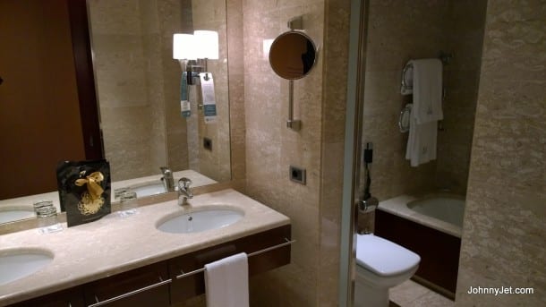 Grand Marina Hotel bathroom