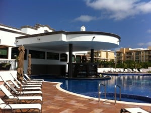 The swim-up bar
