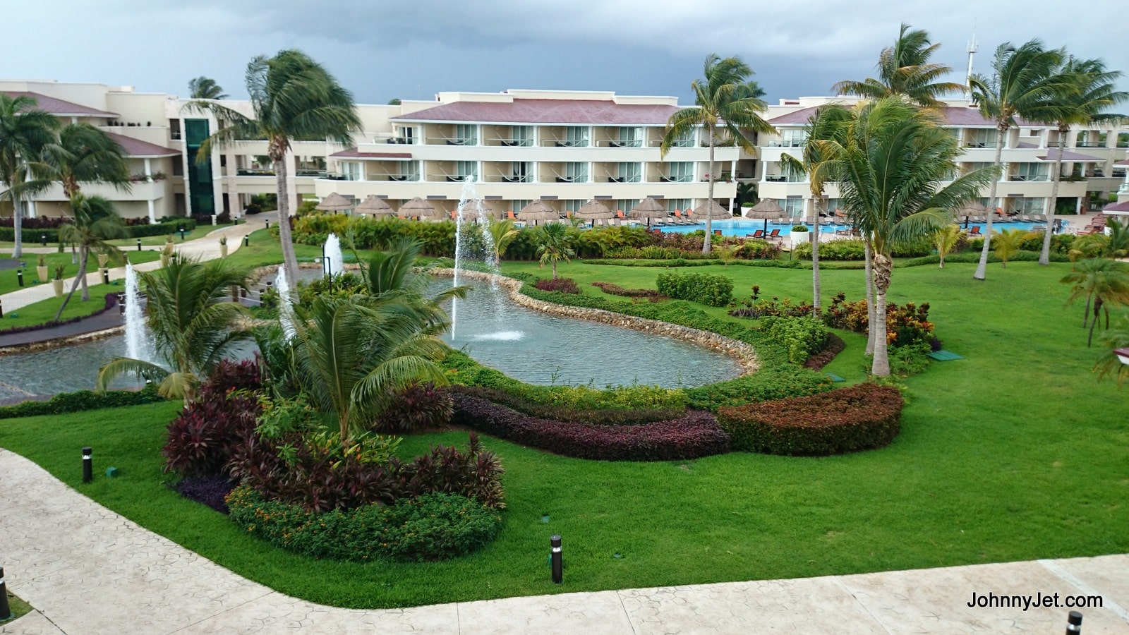 One of the many building of Moon Palace Golf & Spa Resort