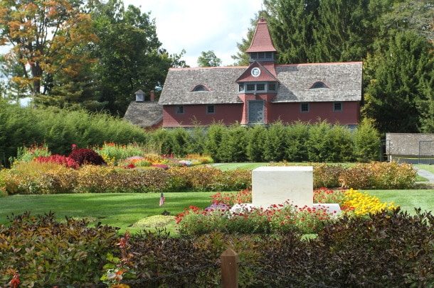 FDR and Eleanor Roosevelt's grave site in the Rose Garden