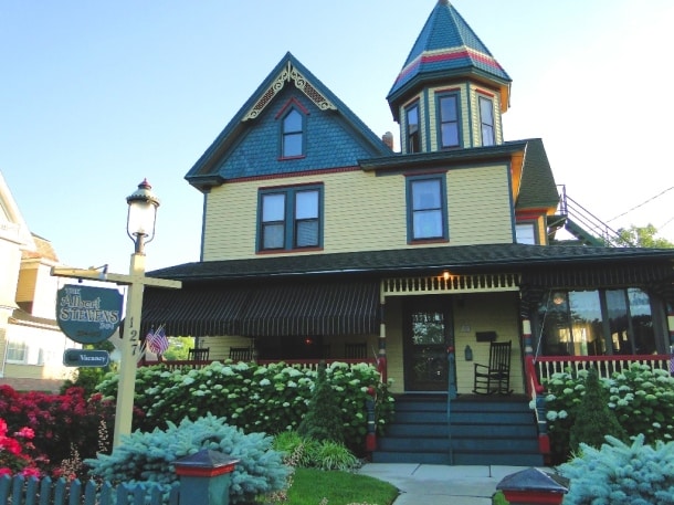 The Albert Stevens Inn