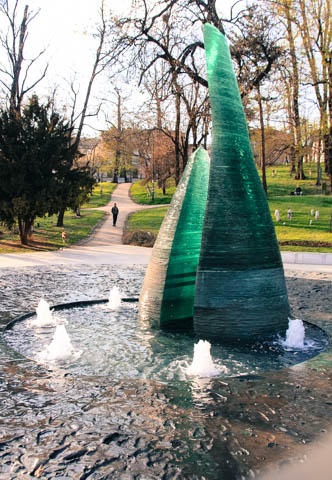 Fountain commemorating 1,500 children who were killed in the war 