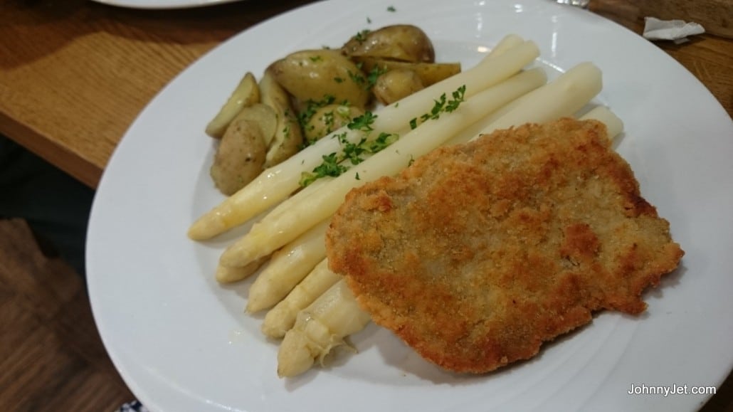 Wiener Schnitzel Airbräu Restaurant in Munich Airport