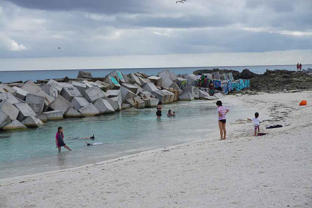 This shallow lagoon appeals to families