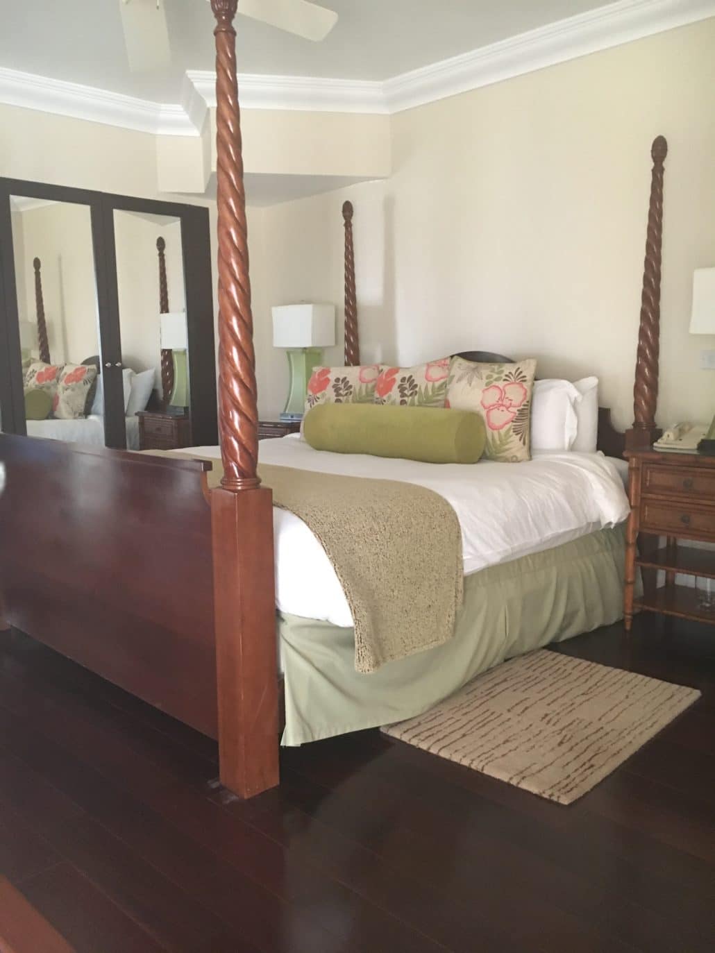 Standard oceanfront room at Rendezvous