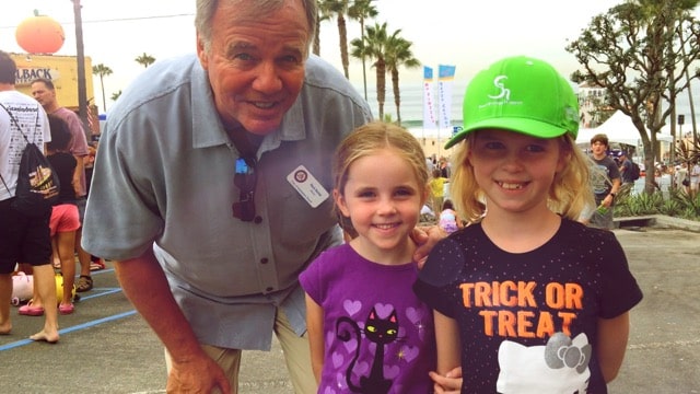The mayor at the Manhattan Beach Pumpkin Race