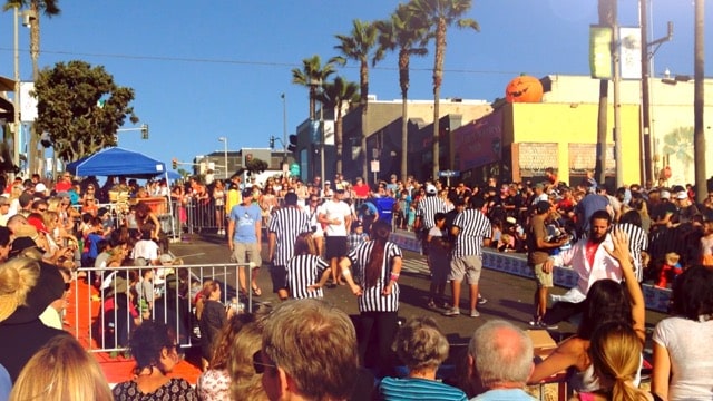 Crowd at the Manhattan Beach Pumpkin Race