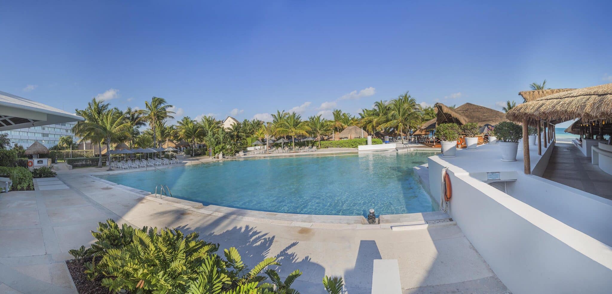 Presidente Cancun Resort’s pool area