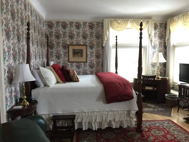 Wilburton Inn room in a mansion
