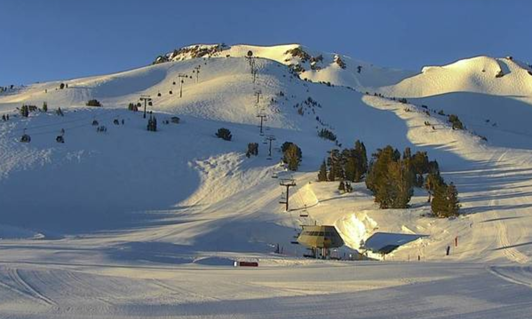 Mammoth Mountain: Screenshot from onthesnow.com/california/mammoth-mountain-ski-area/webcams.html?id=6894