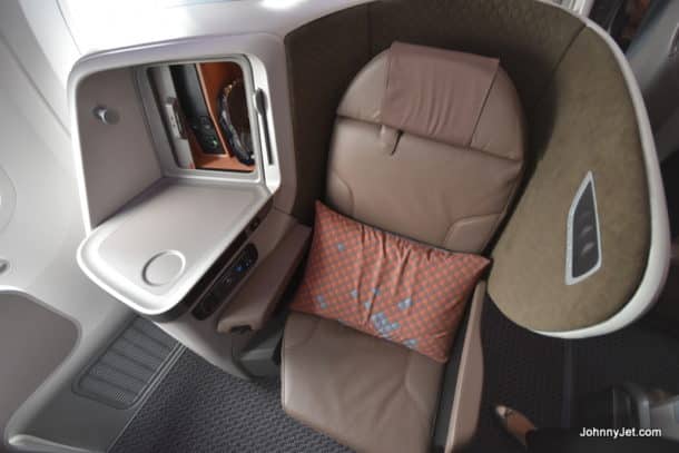 Singapore Airlines's new 787-10 business class seats