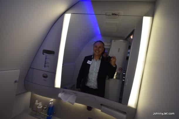 Singapore Airlines's new 787-10 business class bathroom