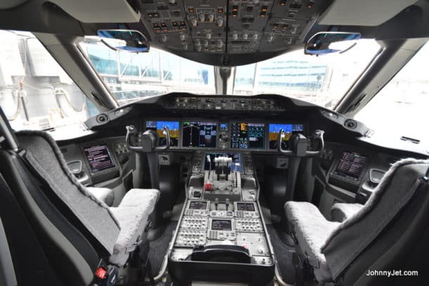 Singapore Airlines's new 787-10 cockpit