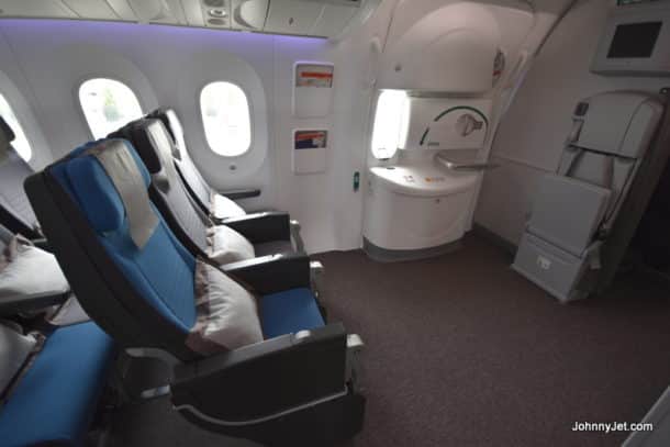 Singapore Airlines 787-10 economy class (bulkhead row is 58)