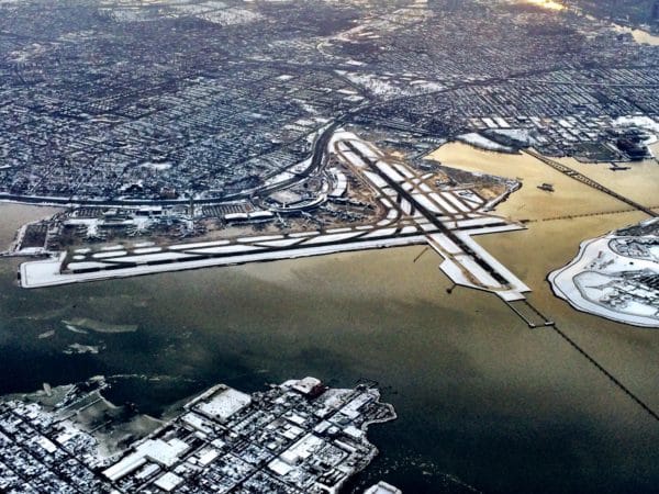 The crossing runways at LaGuardia (Credit: Jethead.com)