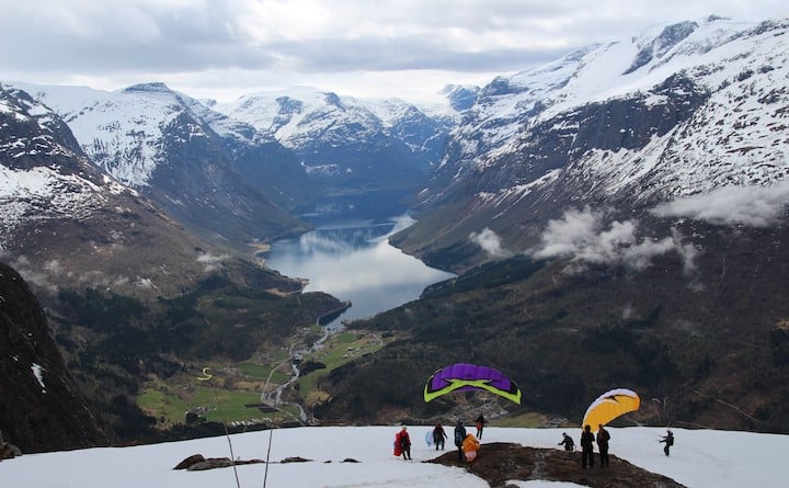 Base-jumpers atop Mt. Hoven