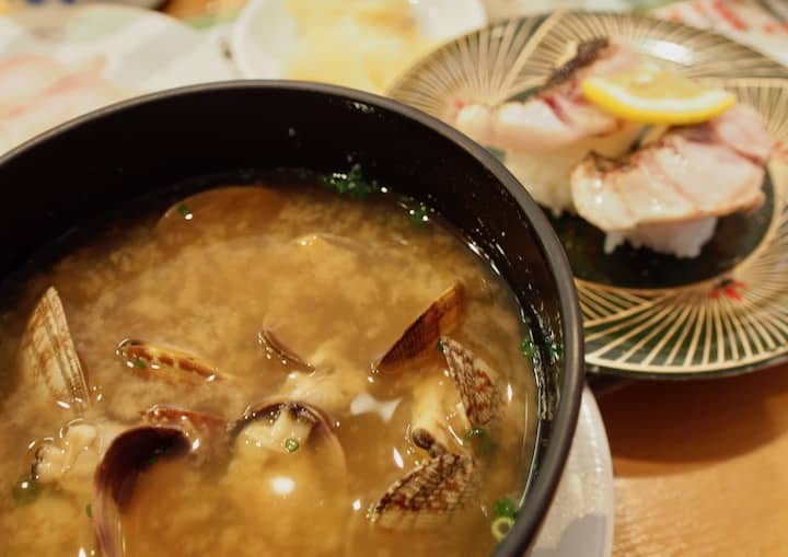 Miso soup with clams and lightly seared amberjack sushi at Ichiba-zushi Uotatsu