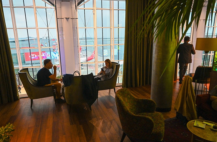 Living room/library space in the Turkish Airlines Lounge Business; business credit checking combos