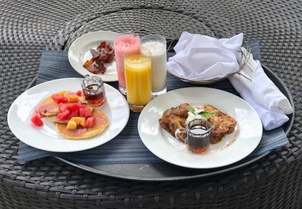 Breakfast outside villa 810