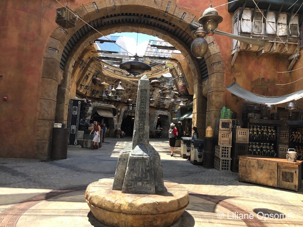 Merchant's alley on Batuu