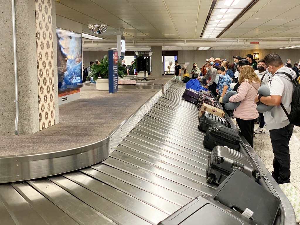 This 5 Luggage Service Guarantees Your Checked Airline Bag Will Arrive or They'll Pay You 1,000